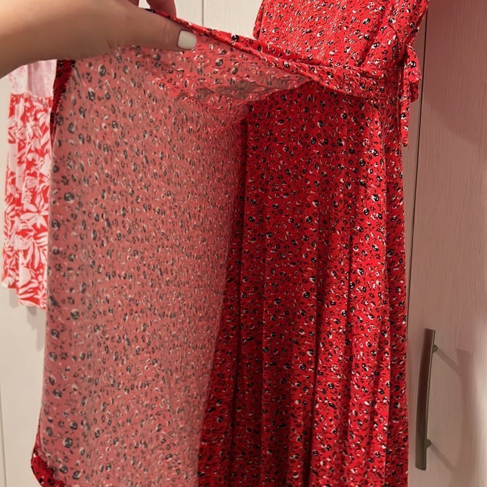 Red dress  - Picture 4 of 8